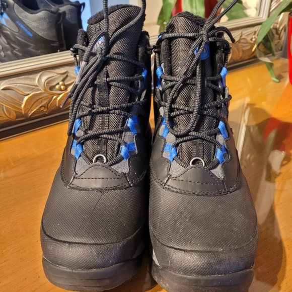 Merrell insulated boots. Sz.8 - Picture 7 of 12